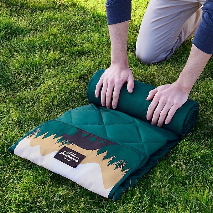 Weatherproof Vintage Outdoor Blanket - 60in x 72in, Portable & Foldable, Sandproof, Waterproof, Picnic & Camping Blanket with Carry Strap (Bear)