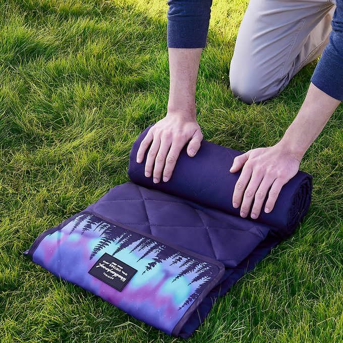 Weatherproof Vintage Portable Picnic Blanket (60in x 72in) - Foldable & Sandproof Beach & Camping Blanket - With Carry Strap (Stars)